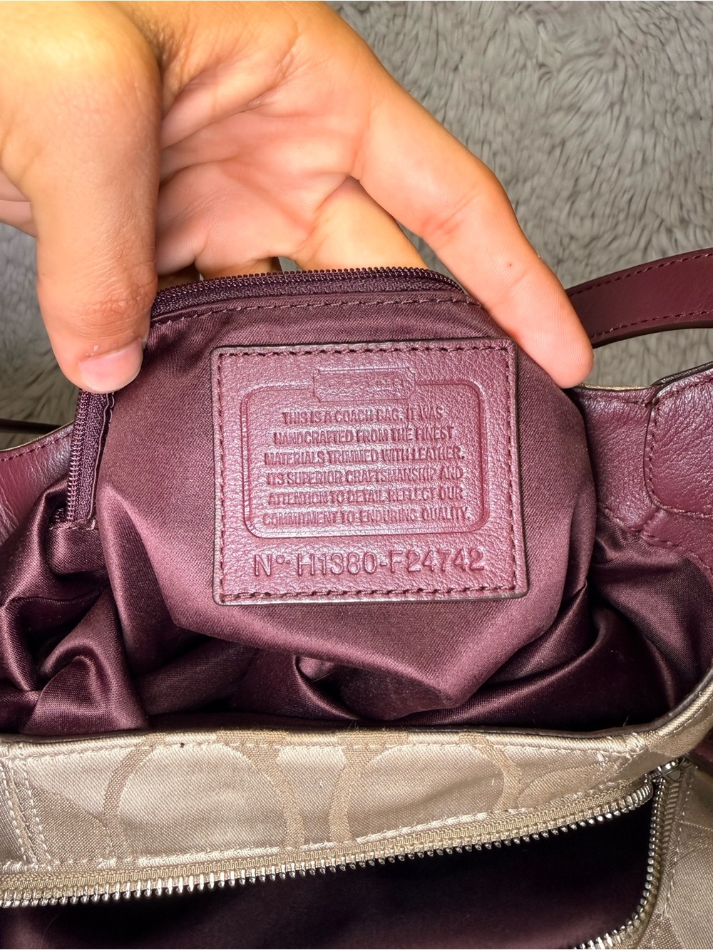Authentic vintage Coach Signature Canvas Shoulder Bag with Wine Leather Trim - Picture 3 of 8